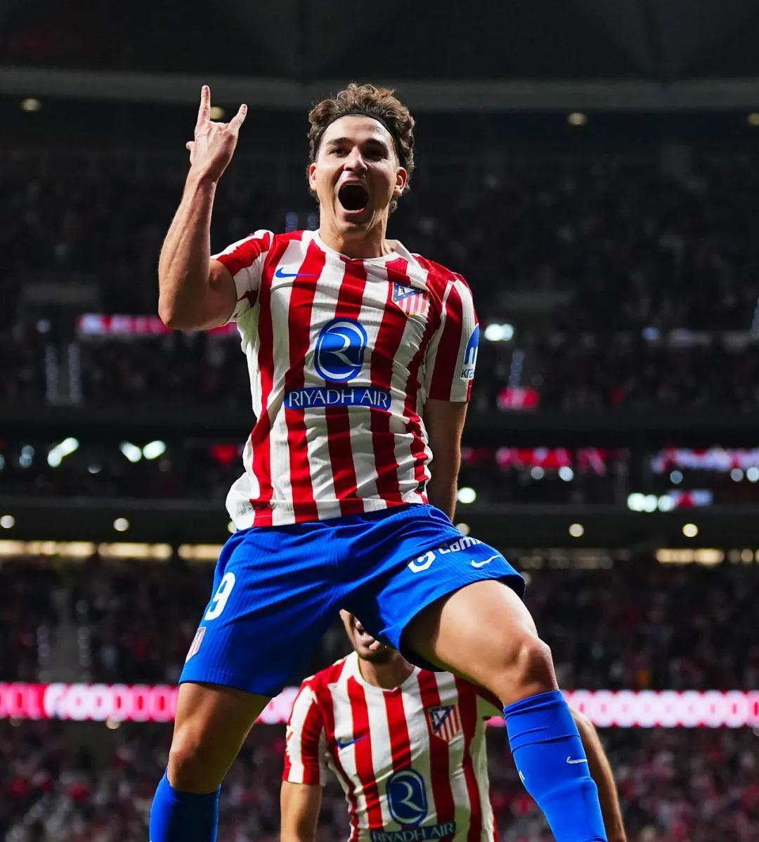 阿尔瓦罗, 还能在禁区, 底传中