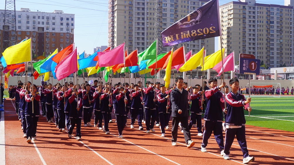 营造七彩校 营造七彩校