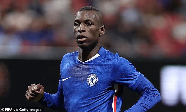 蓝军今年夏, 格转会至伯, 进行注册 蓝军今年夏, 格转会至伯, 进行注册